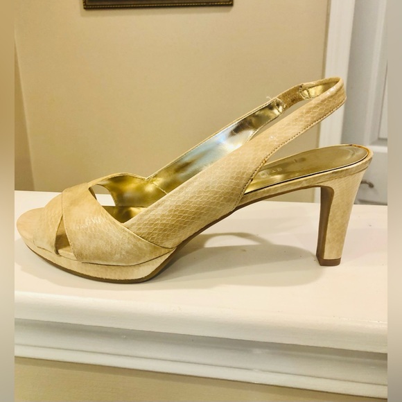 Sling Back Sansals - Picture 2 of 8